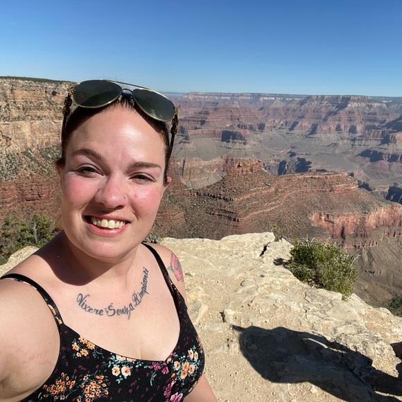 Meet your Posher, Christina - Picture 1 of 1